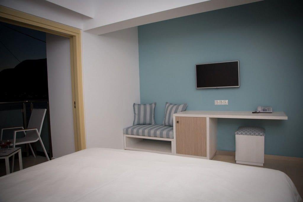 Zephyros Hotel Myrties Екстериор снимка