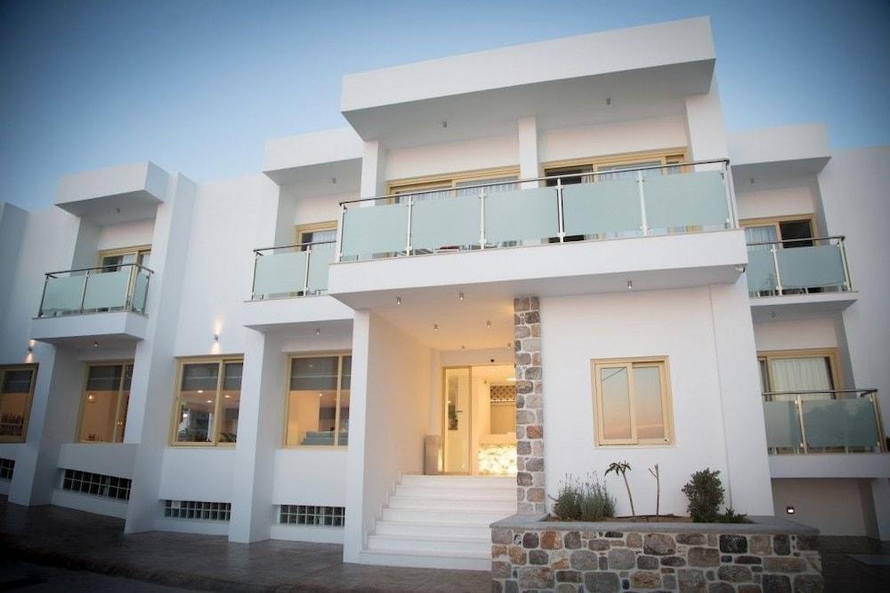 Zephyros Hotel Myrties Екстериор снимка