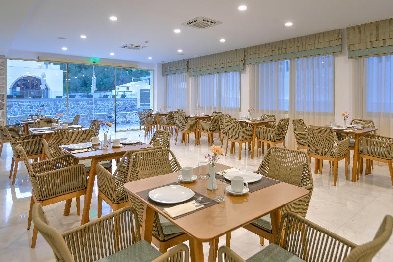 Zephyros Hotel Myrties Екстериор снимка