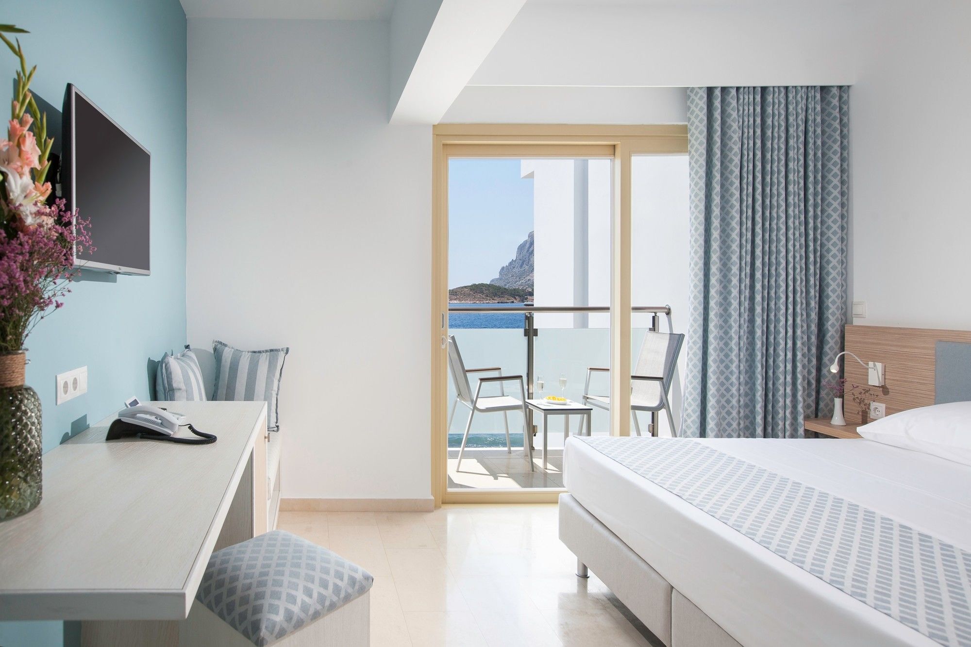 Zephyros Hotel Myrties Екстериор снимка