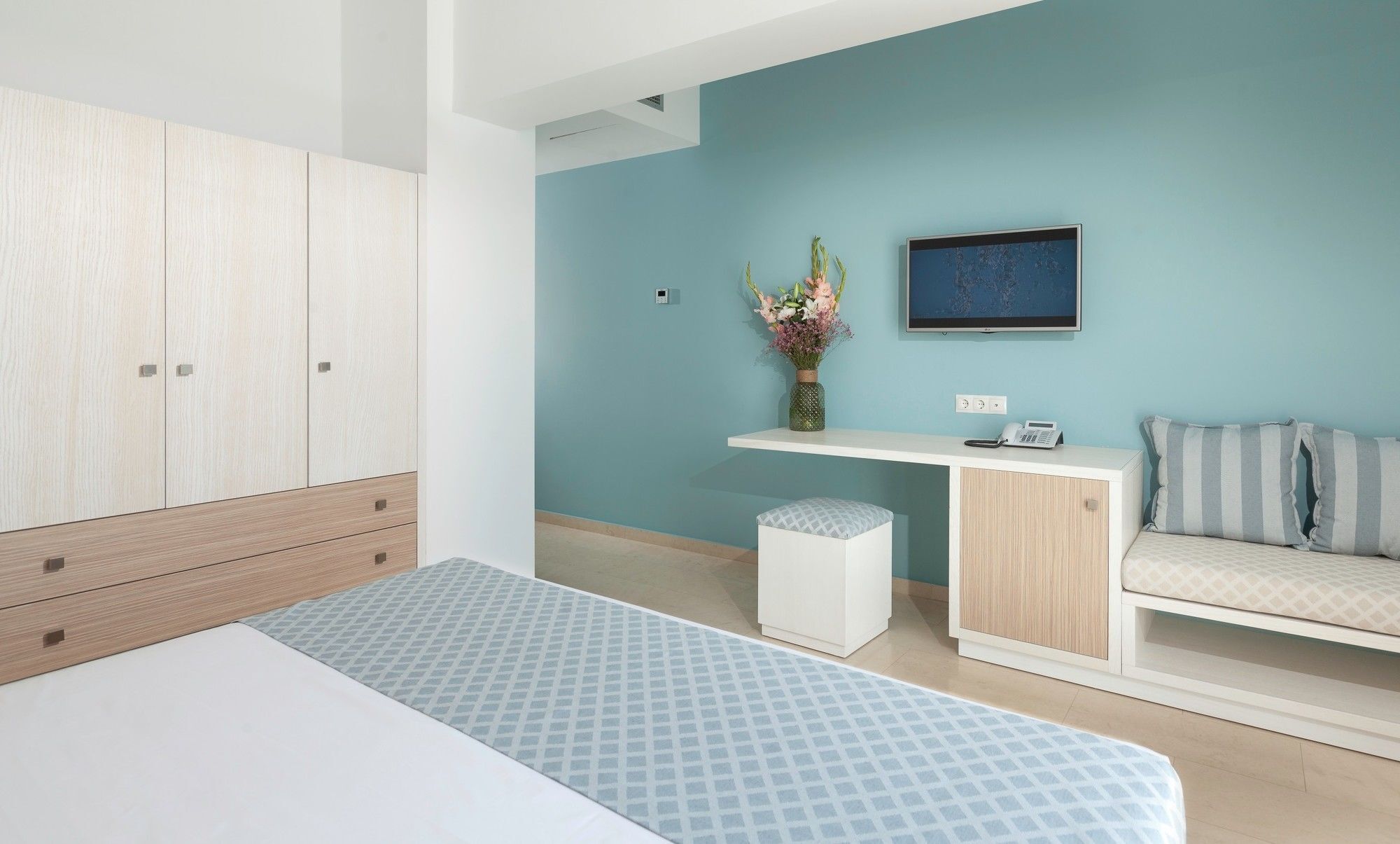 Zephyros Hotel Myrties Екстериор снимка